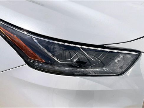 Used 2022 Toyota Highlander Platinum AWD/4WD image 36