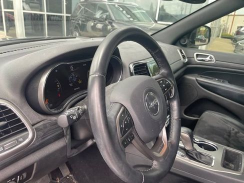 Used 2020 Jeep Grand Cherokee Laredo w/ Laredo X Package RWD image 15