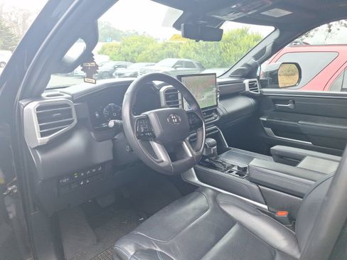 Used 2023 Toyota Sequoia Platinum AWD/4WD image 8