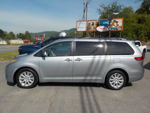 Used 2014 Toyota Sienna XLE AWD/4WD image 1