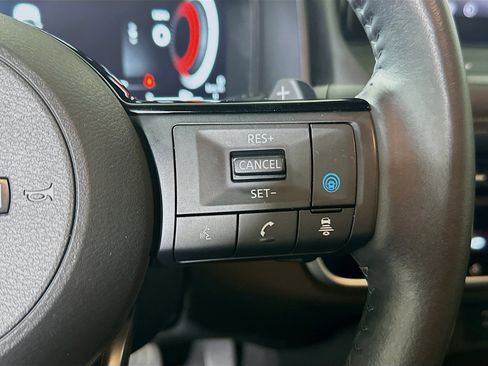 Used 2024 Nissan Rogue SL AWD/4WD image 17