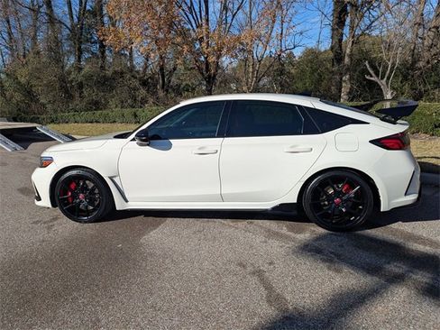 Used 2023 Honda Civic Type R image 2
