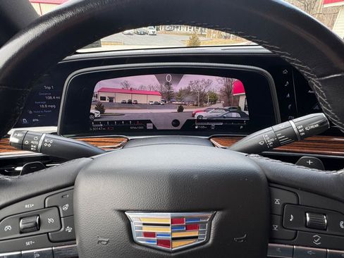 Used 2021 Cadillac Escalade Luxury AWD/4WD image 28