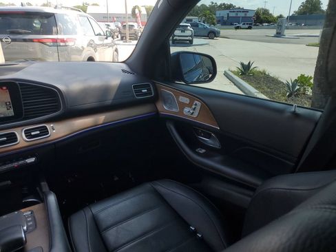 Used 2021 Mercedes-Benz GLS 450 4MATIC image 23