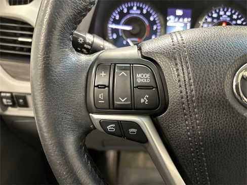 Used 2015 Toyota Sienna XLE image 42