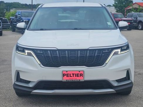 Used 2023 Kia Carnival LX image 2