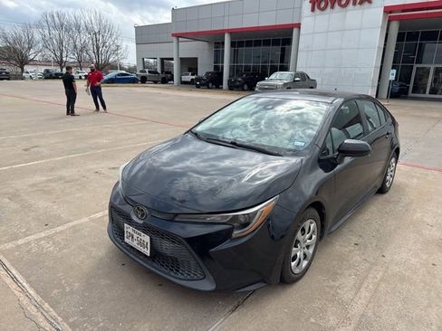 Used 2020 Toyota Corolla LE image 3