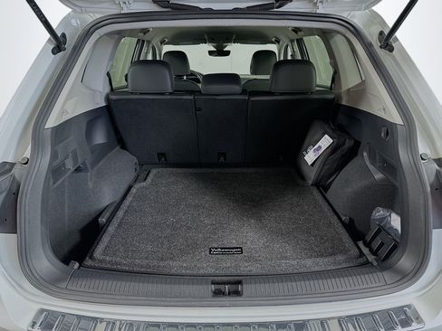 Used 2023 Volkswagen Tiguan SE AWD/4WD image 19