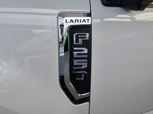 Used 2019 Ford F250 Lariat w/ Lariat Ultimate Package AWD/4WD image 5