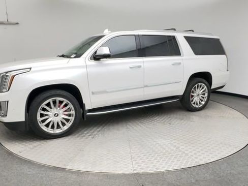 Used 2019 Cadillac Escalade ESV Luxury AWD/4WD image 6