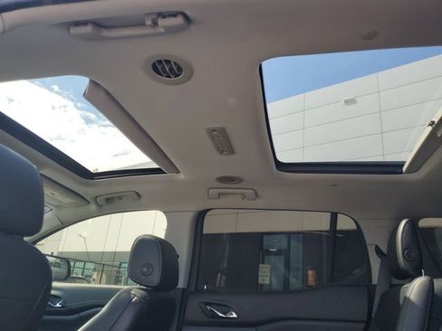 Used 2019 GMC Acadia SLT w/ Black Edition image 12