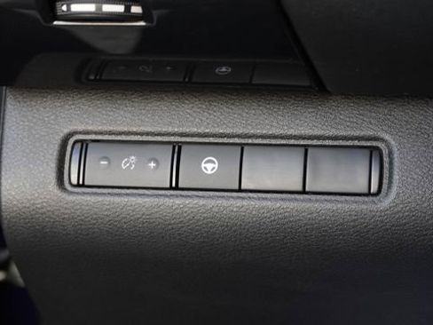 Used 2024 Nissan Pathfinder SV AWD/4WD image 23