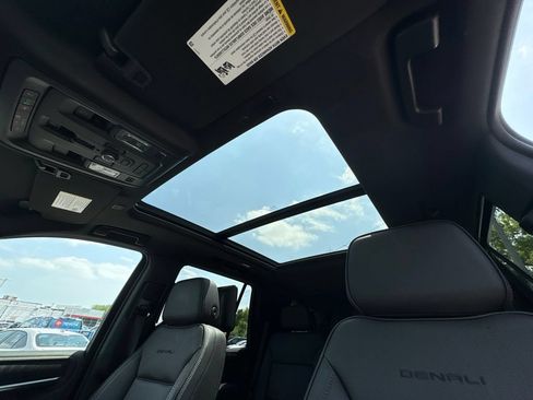 Used 2023 GMC Yukon Denali AWD/4WD image 5