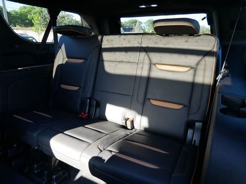 Used 2023 GMC Yukon XL AT4 w/ AT4 Premium Plus Package AWD/4WD image 12