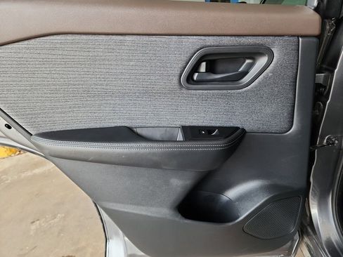 Used 2021 Nissan Rogue S image 33