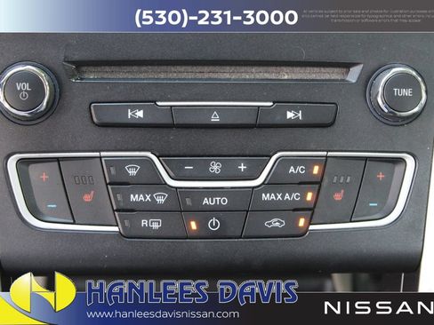 Used 2017 Ford Fusion SE w/ Fusion SE Technology Package FWD image 23