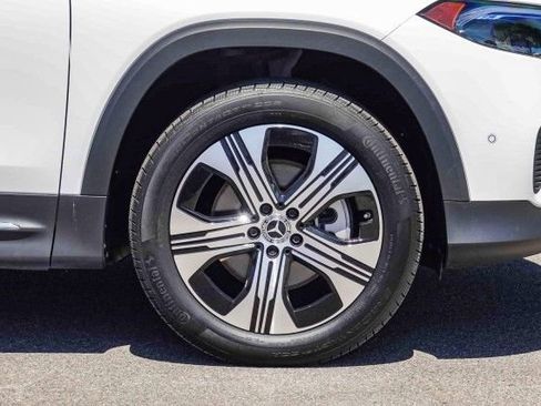 Used 2024 Mercedes-Benz EQB 300 4MATIC image 11