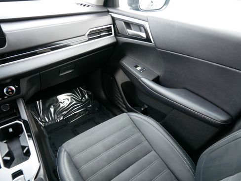 Used 2025 Mitsubishi Outlander SE image 11