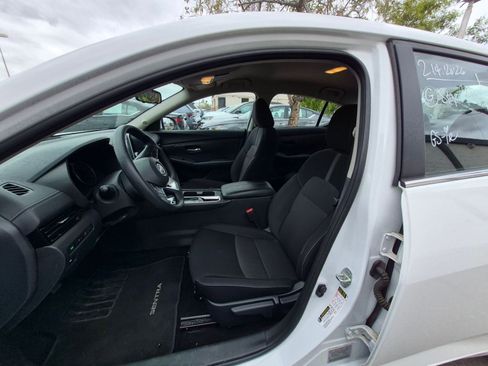 Used 2025 Nissan Sentra SV image 11