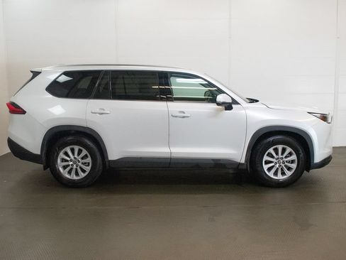 Used 2024 Toyota Grand Highlander AWD image 3