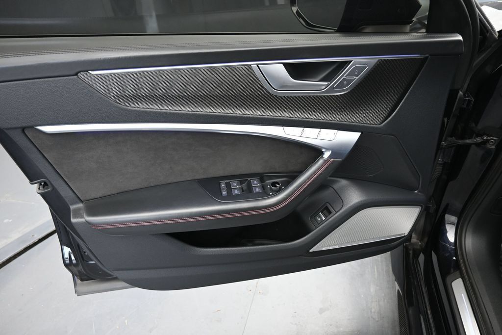 Used 2021 Audi RS 6 AWD/4WD image 17