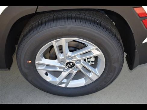 Used 2025 Hyundai Tucson SE FWD image 18