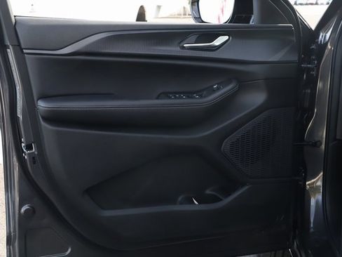 New 2025 Jeep Grand Cherokee Altitude image 14