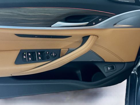 Used 2021 BMW 530i w/ Premium Package image 13