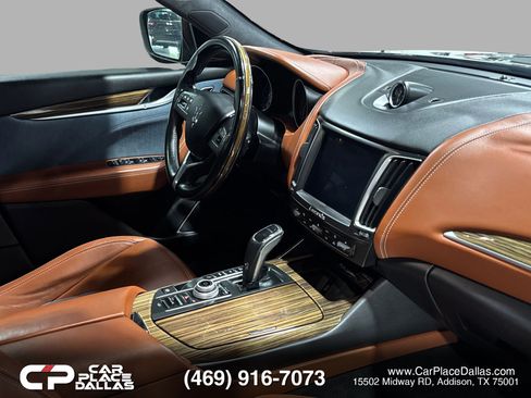 Used 2019 Maserati Levante GranLusso AWD/4WD image 27