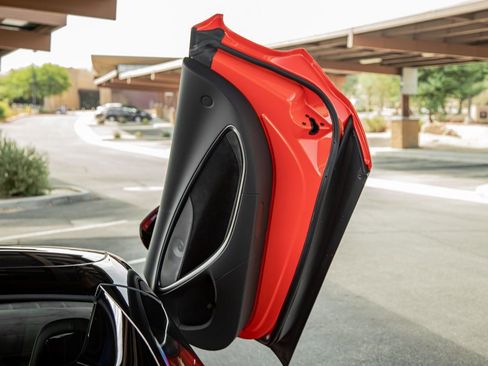 Used 2025 McLaren Artura Spider image 18