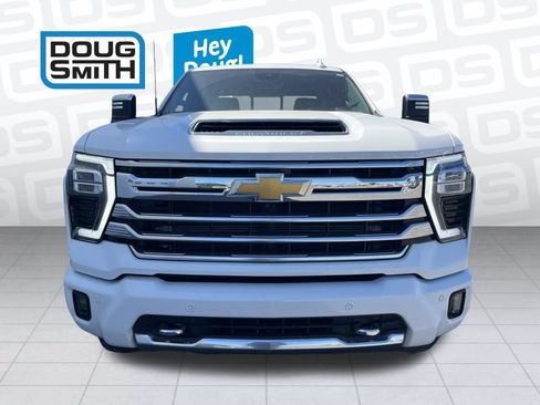 Used 2024 Chevrolet Silverado 3500 High Country w/ High Country Premium Package AWD/4WD image 2