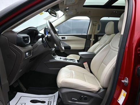 Used 2020 Ford Explorer Platinum w/ Premium Technology Package AWD/4WD image 9