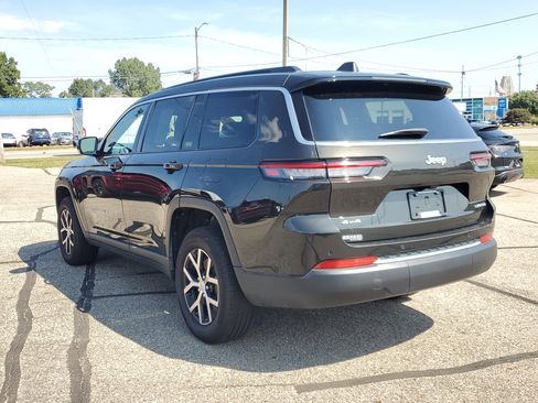 Used 2024 Jeep Grand Cherokee L Limited image 3