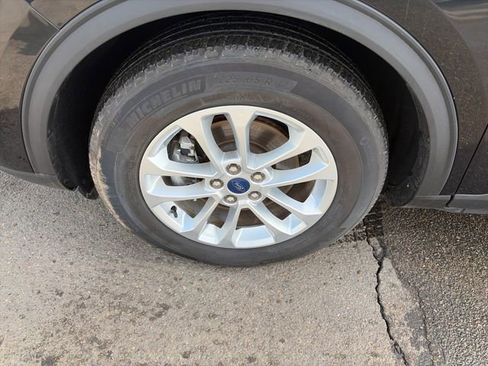 Used 2022 Ford Escape SE w/ Cold Weather Package FWD image 12