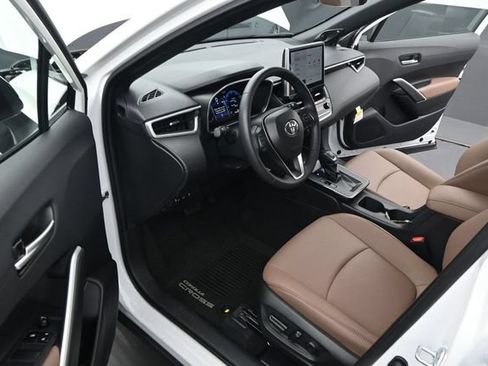 Used 2026 Toyota Corolla Cross XLE w/ Convenience Package FWD image 4