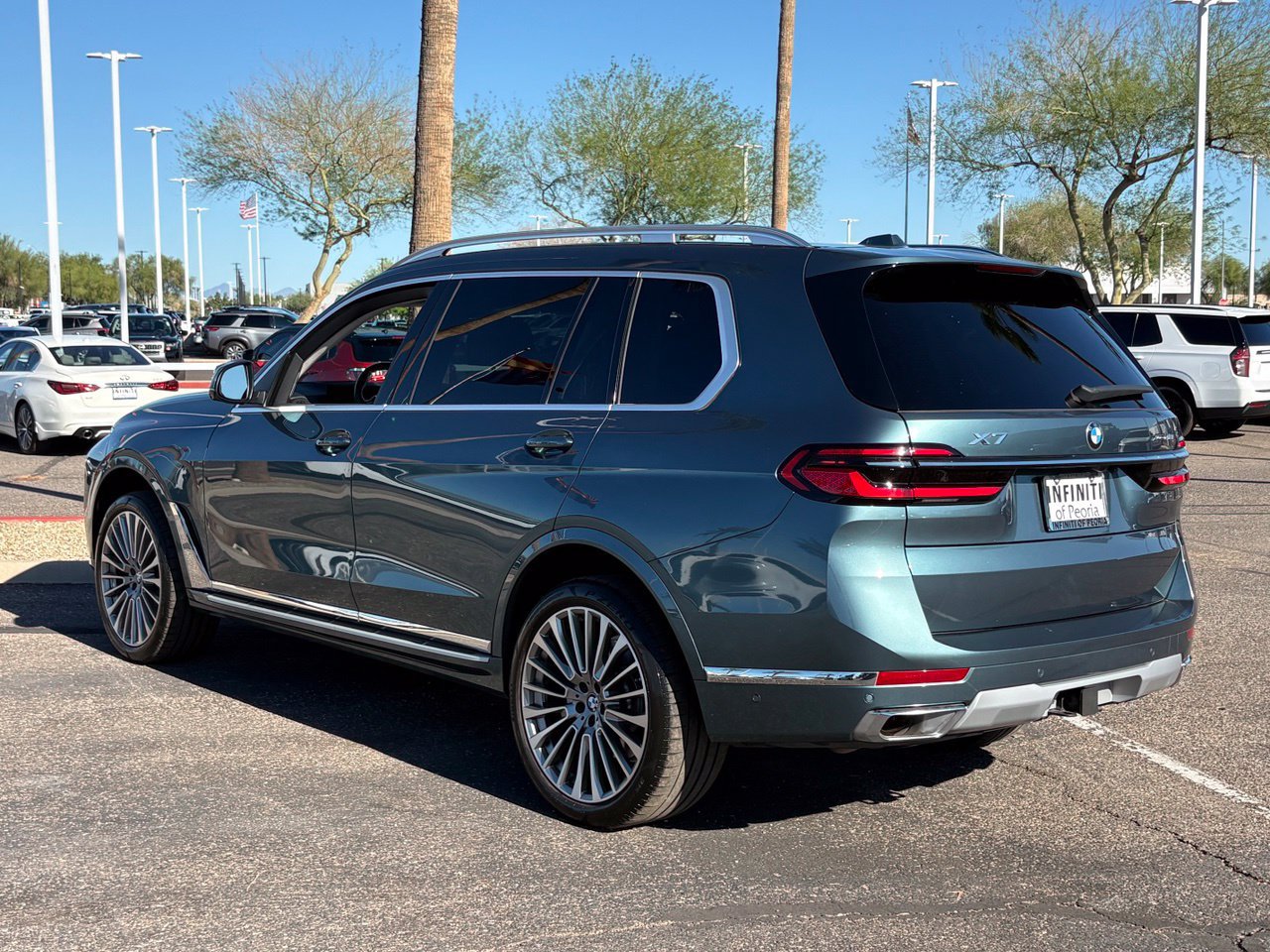 Used 2023 BMW X7 xDrive40i w/ Executive Package AWD/4WD image 3