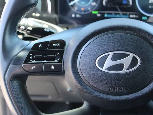 Used 2024 Hyundai Elantra Limited FWD image 19