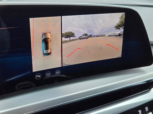 Certified 2025 Cadillac Lyriq Luxury w/ LPO, Floor Liner Package AWD/4WD image 19