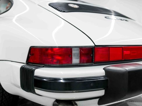 Used 1989 Porsche 911 Carrera RWD image 25