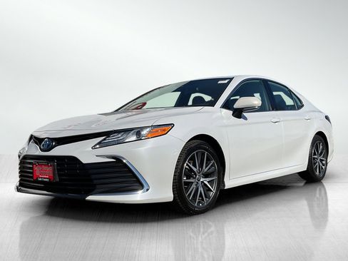 Used 2022 Toyota Camry XLE w/ Cold Weather Package FWD image 1