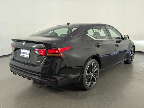 Used 2023 Nissan Altima 2.5 SR AWD/4WD image 7