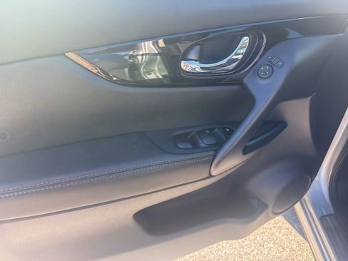 Used 2022 Nissan Rogue Sport SV image 16