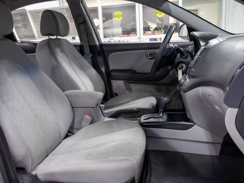 Used 2010 Hyundai Elantra GLS image 12
