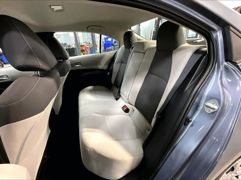 Used 2020 Toyota Corolla LE image 19
