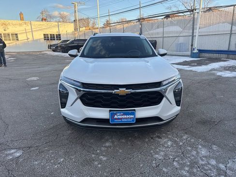 Used 2026 Chevrolet Trax LT image 2