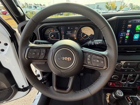 Used 2026 Jeep Wrangler Unlimited Rubicon AWD/4WD image 34