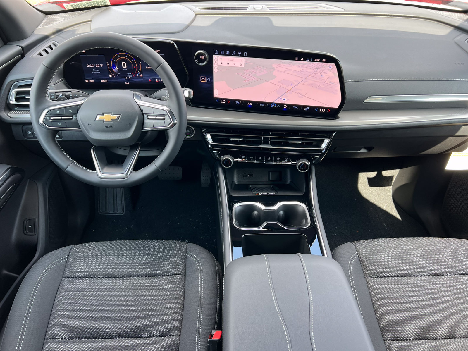 New 2027 Chevrolet Traverse LT AWD/4WD image 2
