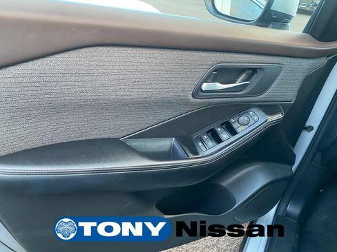 Used 2023 Nissan Rogue SV FWD image 13