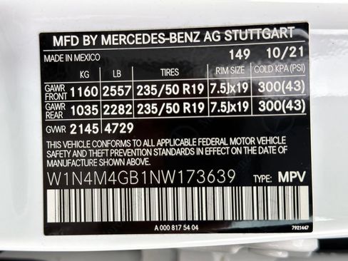 Used 2022 Mercedes-Benz GLB 250 w/ Premium Package image 28