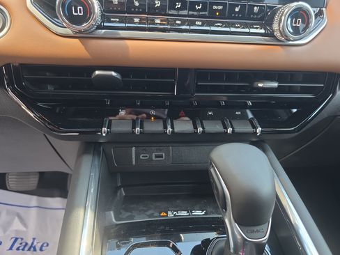 New 2025 GMC Canyon AT4 w/ Nightfall Edition image 25